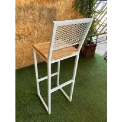 เก้าอี้กมีพนักพิงหลัง พื้นไม้ และ ตะแกรง เก้าอี้กมีพนักพิงหลัง พื้นไม้ และ ตะแกรง