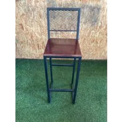 เก้าอี้กมีพนักพิงหลัง พื้นไม้ และ ตะแกรง เก้าอี้กมีพนักพิงหลัง พื้นไม้ และ ตะแกรง