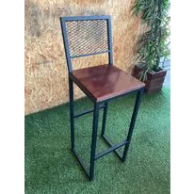 เก้าอี้กมีพนักพิงหลัง พื้นไม้ และ ตะแกรง เก้าอี้กมีพนักพิงหลัง พื้นไม้ และ ตะแกรง