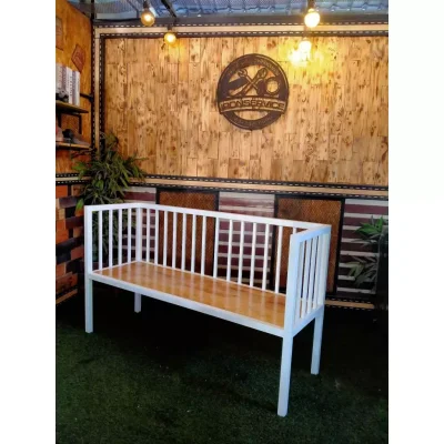 ม้านั่งมีพนักพิงหลัง