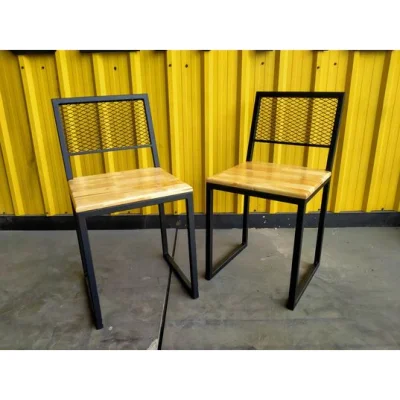 เก้าอี้กมีพนักพิงหลัง พื้นไม้ และ ตะแกรง เก้าอี้กมีพนักพิงหลัง พื้นไม้ และ ตะแกรง