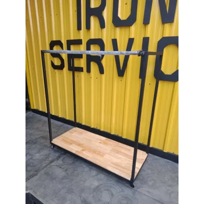 ราวแขวนผ้าแบบราวคู่ พื้นล่างเป็นไม้