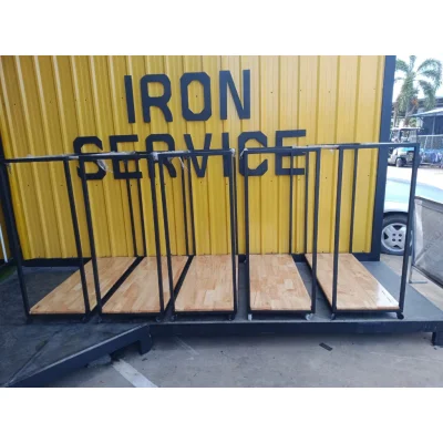 ราวแขวนผ้าแบบราวคู่ พื้นล่างเป็นไม้