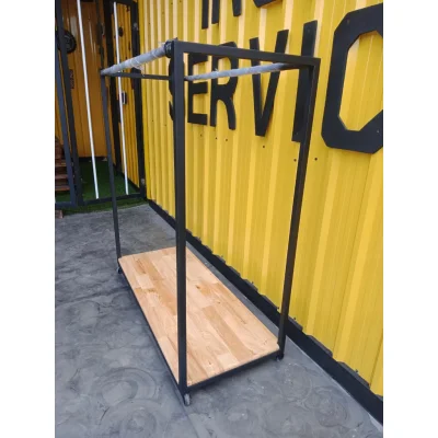 ราวแขวนผ้าแบบราวคู่ พื้นล่างเป็นไม้