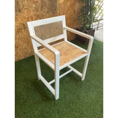 เก้าอี้มีพนักพิงและที่พักแขน  คุณภาพดี เก้าอี้มีพนักพิงและที่พักแขน  คุณภาพดี