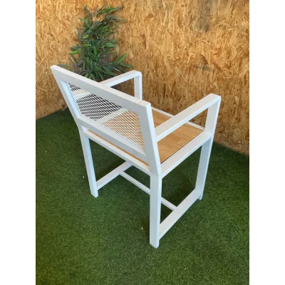 เก้าอี้มีพนักพิงและที่พักแขน  คุณภาพดี เก้าอี้มีพนักพิงและที่พักแขน  คุณภาพดี