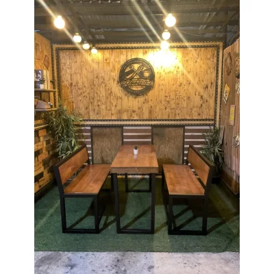 โต๊ะทานข้าว และ ม้านั้งพื้นไม้ โต๊ะทานข้าว และ ม้านั้งพื้นไม้