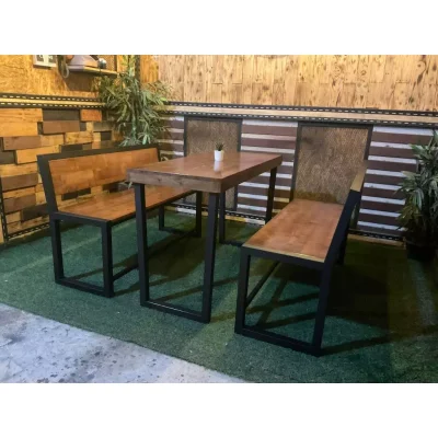 โต๊ะทานข้าว และ ม้านั้งพื้นไม้ โต๊ะทานข้าว และ ม้านั้งพื้นไม้