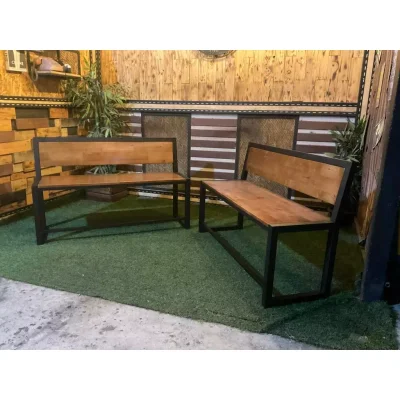 โต๊ะทานข้าว และ ม้านั้งพื้นไม้ โต๊ะทานข้าว และ ม้านั้งพื้นไม้