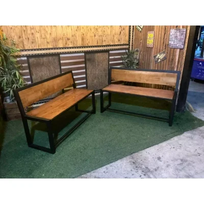 โต๊ะทานข้าว และ ม้านั้งพื้นไม้ โต๊ะทานข้าว และ ม้านั้งพื้นไม้