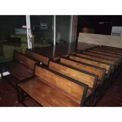 โต๊ะทานข้าว และ ม้านั้งพื้นไม้ โต๊ะทานข้าว และ ม้านั้งพื้นไม้