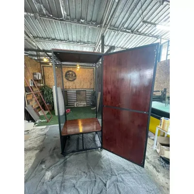 ตู้ใส่เสื้อผ้า บานไม้ เสริมตะแกรงเหล็กฉีก ตู้ใส่เสื้อผ้า บานไม้ เสริมตะแกรงเหล็กฉีก