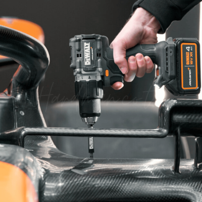 สว่านกระแทกไร้สาย 13 มม. 18V DEWALT รุ่น  DCD85MM1T-QW (MCLAREN)