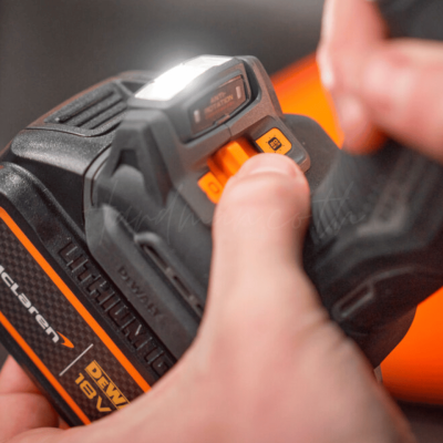 สว่านกระแทกไร้สาย 13 มม. 18V DEWALT รุ่น  DCD85MM1T-QW (MCLAREN)