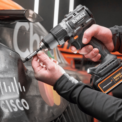สว่านกระแทกไร้สาย 13 มม. 18V DEWALT รุ่น  DCD85MM1T-QW (MCLAREN)
