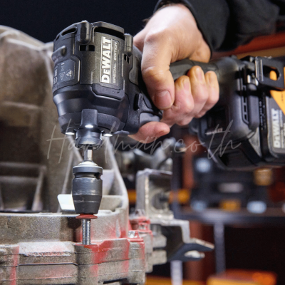 ชุดไขควงกระแทกไร้สาย 18V XR DEWALT รุ่น DCF86MP1T-QWP (MCLAREN)