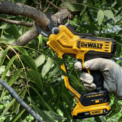 DEWALT DCMPP568N-XJ 18V XR Powered Pruner - Body DEWALT DCMPP568N-XJ 18V XR Powered Pruner - Body