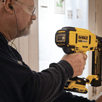 เครื่องยิงตะปูไร้สาย 20V DEWALT รุ่น DCN680B (เครื่องเปล่า)