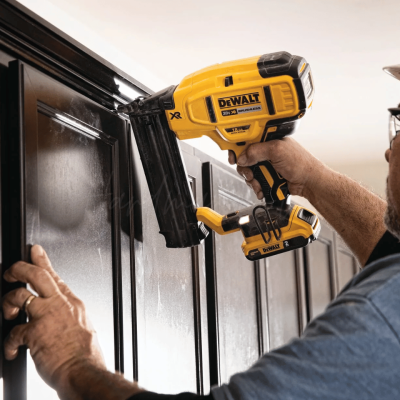 เครื่องยิงตะปูไร้สาย 20V DEWALT รุ่น DCN680B (เครื่องเปล่า)