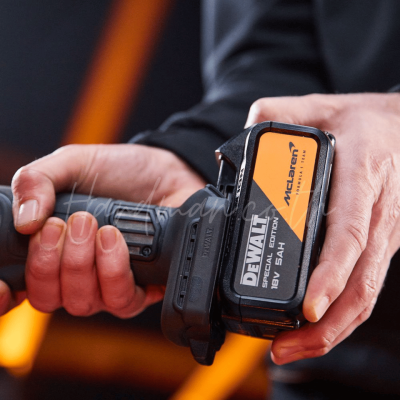 DCG45MP2T-B1 DEWALT x McLaren F1 Team 18V XR Special Edition Grinder - 2 x 5AH