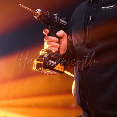 ชุดสว่านกระแทกไร้สาย 18V XR DEWALT รุ่น DCD86MP1T-QWP (MCLAREN)