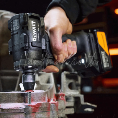 DeWalt DCF92MP2T-XE 18V XR Cordless 1/2" Compact Impact Wrench Combo Kit