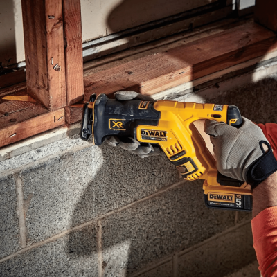 เลื่อยชักไร้สาย 20V DEWALT รุ่น DCS367B  (เครื่องเปล่า)