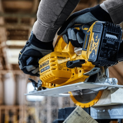 เลื่อยวงเดือนไร้สาย 7 นิ้ว 20V DEWALT รุ่น DCS570N-KR (เครื่องเปล่า)