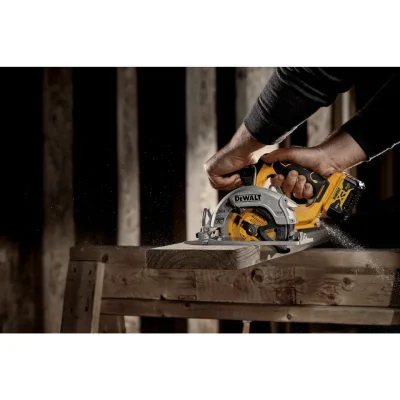 เลื่อยวงเดือนไร้สาย DEWALT รุ่น DCS512N-XJ (เครื่องเปล่า)