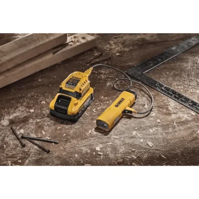 ไฟฉาย LED แบบพกพา DEWALT รุ่น DCL183