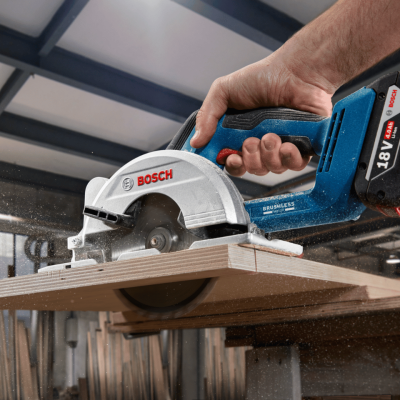 เลื่อยวงเดือนไร้สาย  5 นิ้ว 18V BOSCH รุ่น GKS 18V-44 (เครื่องเปล่า)