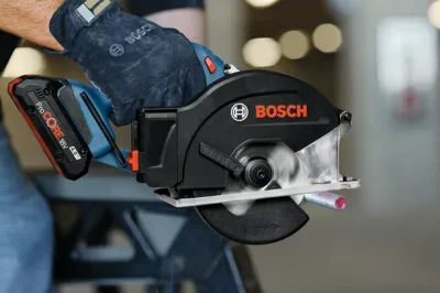 เลื่อยวงเดือนไร้สายตัดเหล็ก BOSCH รุ่น GKM 18V-50