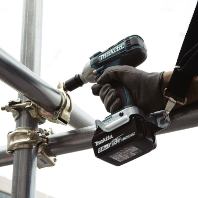 บล็อกไร้สาย 4 หุน 18 V MAKITA รุ่น DTW190SF1J (มาพร้อมแบตเตอรี่และแท่นชาร์จ) บล็อกไร้สาย 4 หุน 18 V MAKITA รุ่น DTW190SF1J (มาพร้อมแบตเตอรี่และแท่นชาร์จ)