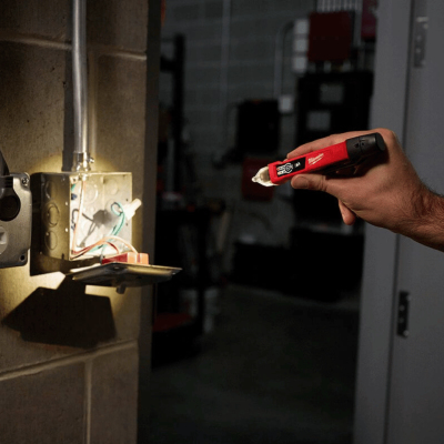 MILWAUKEE NCVDDF Duel Range Non-Contact Voltage Detector with Flashlight