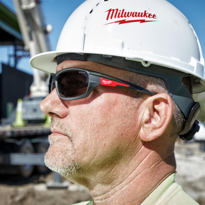 แว่นตาเซฟตี้นิรภัย MILWAUKEE รุ่น Performance Safety