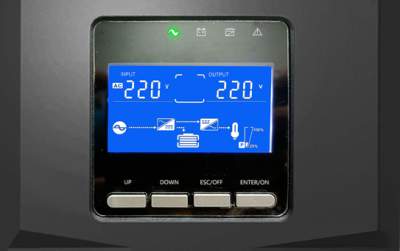 หน้าจอ LCD อัจฉริยะของ UPS Memo Tower III แสดงสถานะไฟฟ้า แรงดัน และแบตเตอรี่แบบเรียลไทม์ ใช้งานง่าย ปลอดภัย