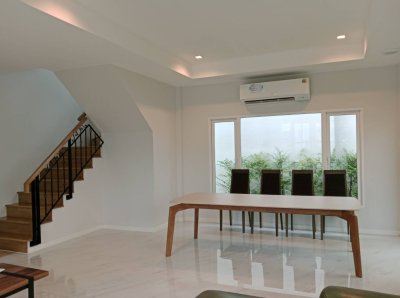 โต๊ะรับประทานอาหารรุ่น EXCLUSIVE SLAB