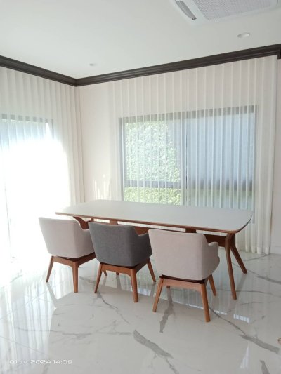 โต๊ะรับประทานอาหารรุ่น EXCLUSIVE SLAB