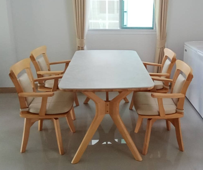 โต๊ะรับประทานอาหารรุ่น EXCLUSIVE SLAB