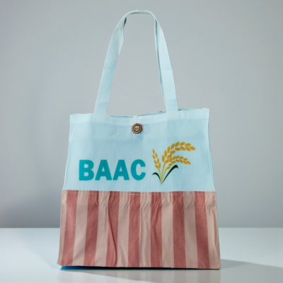 กระเป๋าลายผ้าขาวม้าสกรีนBAACรวงข้าว(รุ่นขยายฐาน) ขนาด12.5*12.5*4 นิ้ว BB40