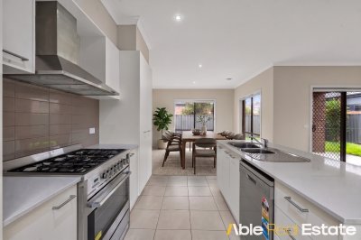 40 Bregman Esplanade, Manor Lakes, VIC 3024