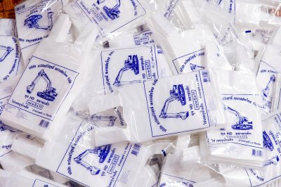 ถุงหูหิ้วใส่น้ำ HD ตรารถตัก