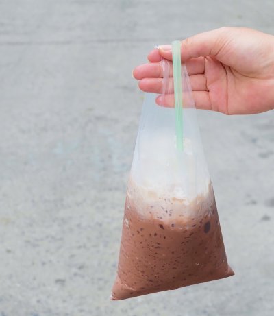 ถุงหูหิ้วใส่น้ำ HD ตรารถตัก