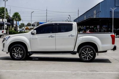 ISUZU D-MAX D-CAB1.9 HI-LANDER STEALTH Z DVD MT ปี 2019