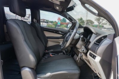 ISUZU D-MAX D-CAB1.9 HI-LANDER STEALTH Z DVD MT ปี 2019