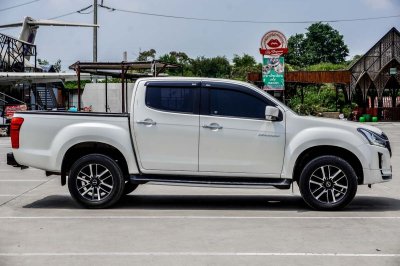 ISUZU D-MAX D-CAB1.9 HI-LANDER STEALTH Z DVD MT ปี 2019