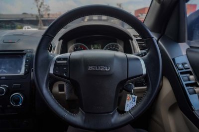 ISUZU D-MAX D-CAB1.9 HI-LANDER STEALTH Z DVD MT ปี 2019