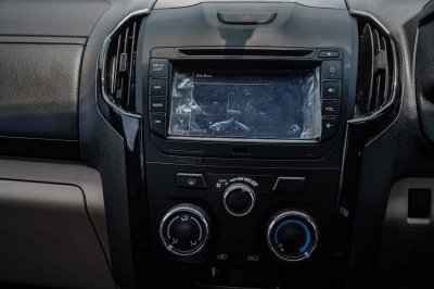 ISUZU D-MAX D-CAB1.9 HI-LANDER STEALTH Z DVD MT ปี 2019