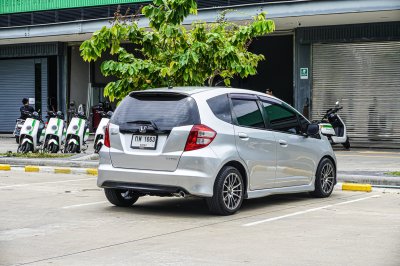 HONDA JAZZ 1.5 SV AT ปี 2009 (กพ1663)