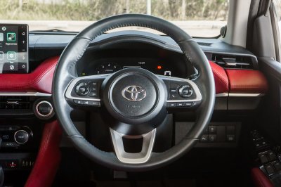 TOYOTA YARIS ATIV 1.2 PREMIUM LUXURY AT ปี2022 จด2023 (งพ8945)